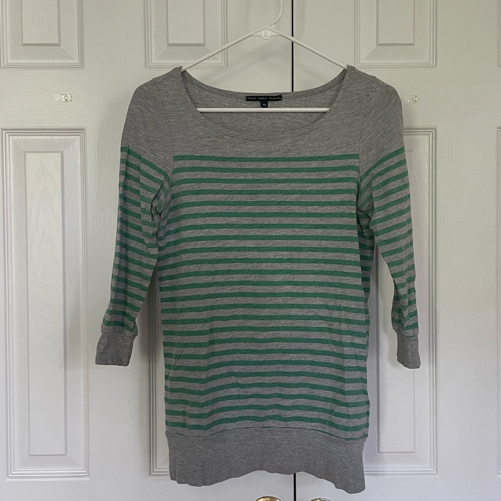 3/4 sleeve gray and green striped shirt